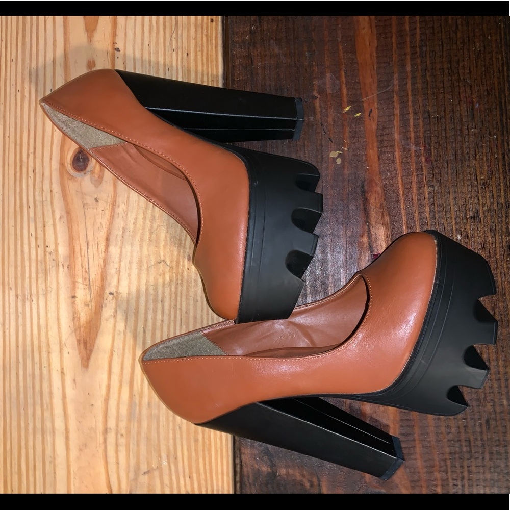 High heels - Picture 2 of 5